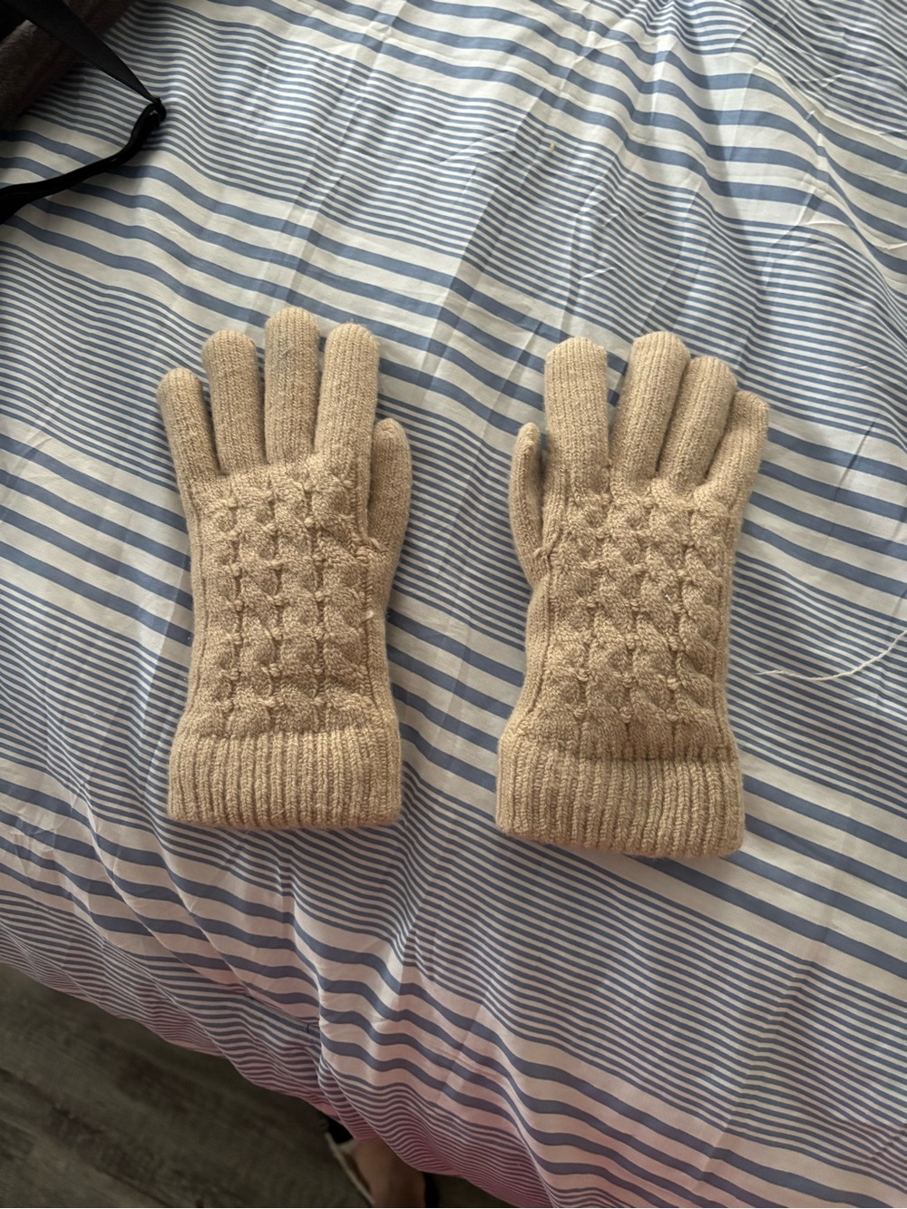Alpaca lined Knit Cable Winter Gloves in Beige